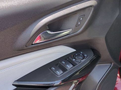 Used 2025 Chevrolet Trax LT w/ LT Convenience Package FWD image 13