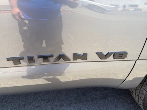 Used 2019 Nissan Titan SV w/ SV Convenience Package RWD image 31