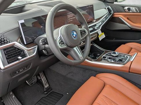 New 2026 BMW X5 xDrive50e image 3