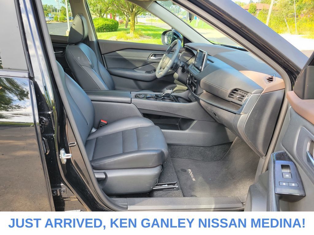 Certified 2023 Nissan Rogue SV w/ SV Premium B Package AWD/4WD image 21