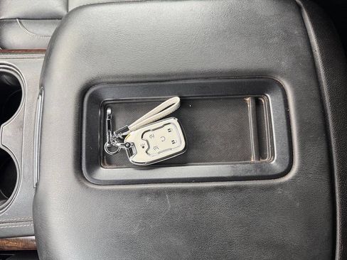 Used 2018 Chevrolet Suburban LT w/ LT Signature Package image 40