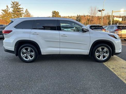 Certified 2019 Toyota Highlander Limited AWD/4WD image 4