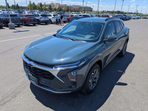 Certified 2026 Chevrolet Trax LT w/ LT Convenience Package FWD image 6