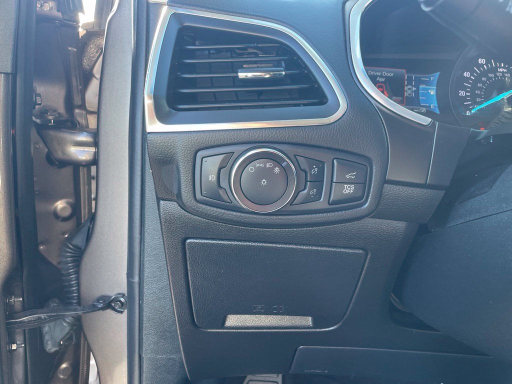 Used 2019 Ford Edge Titanium AWD/4WD image 31