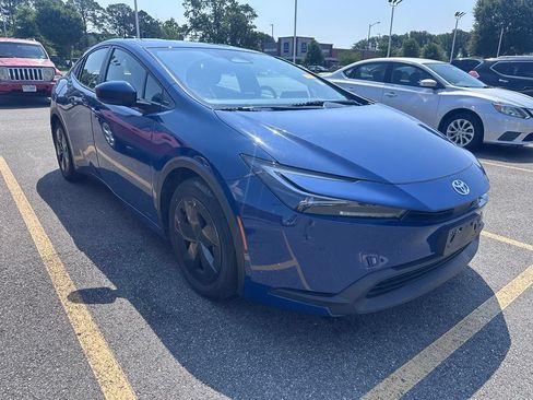 Used 2023 Toyota Prius LE AWD/4WD image 5