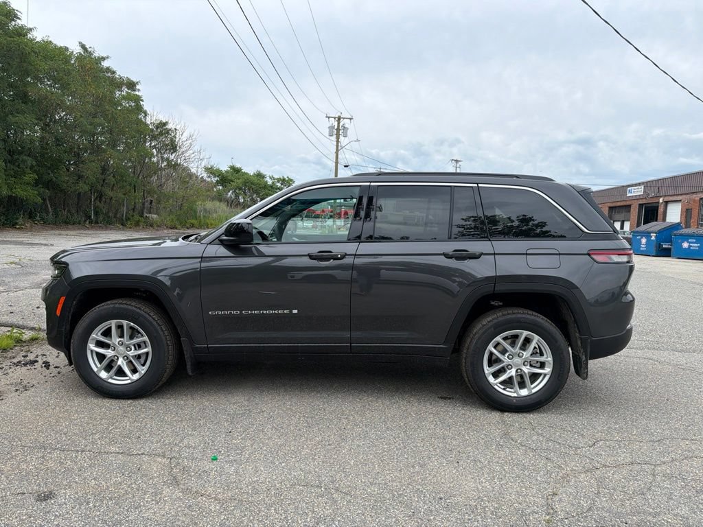 New 2026 Jeep Grand Cherokee Laredo X AWD/4WD image 2