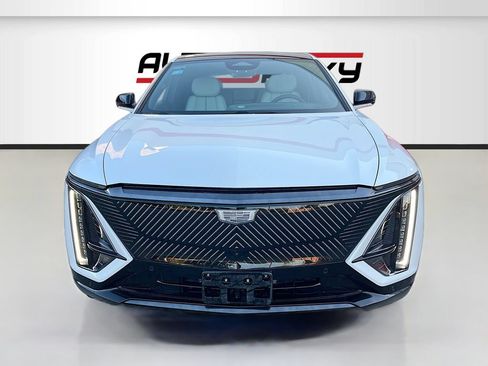 Used 2025 Cadillac Lyriq Luxury AWD/4WD image 2