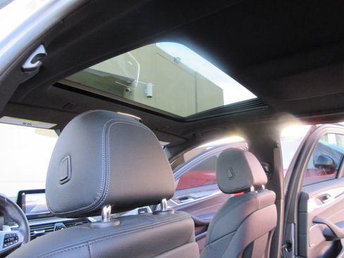 Used 2023 BMW 540i w/ M Sport Package image 43