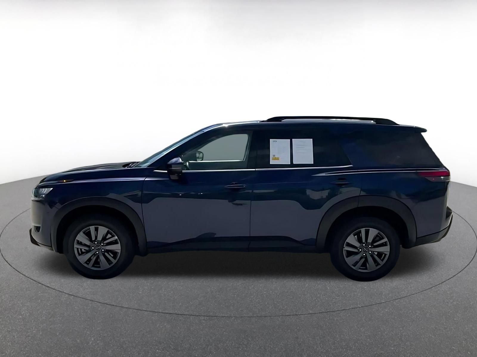 Used 2025 Nissan Pathfinder SV FWD image 8