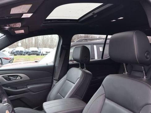 Used 2022 Chevrolet Traverse LT w/ LT Premium Package image 10