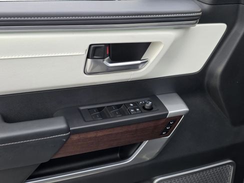 Used 2025 Toyota Sequoia Capstone image 9