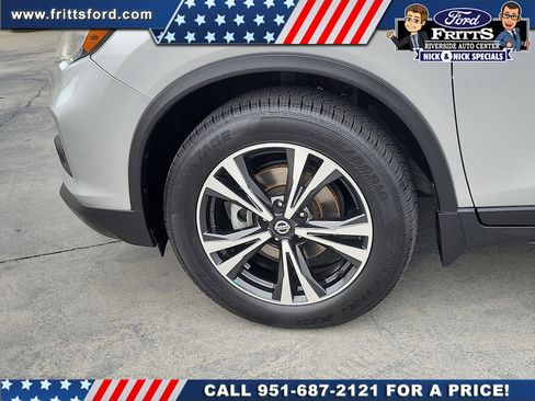 Used 2019 Nissan Rogue SV w/ Premium Package FWD image 18