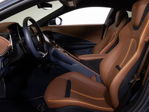 Used 2024 Ferrari Roma RWD image 11