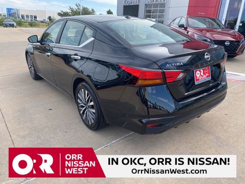 Used 2024 Nissan Altima 2.5 SV image 3