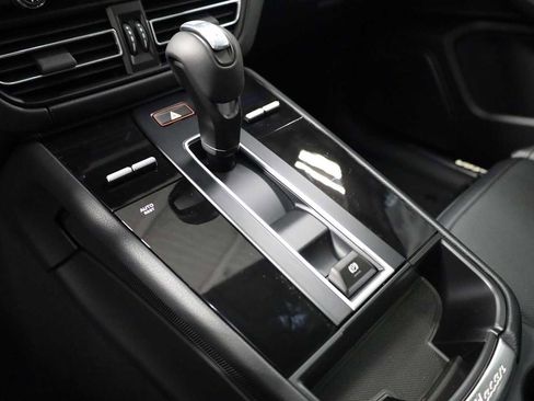 Certified 2026 Porsche Macan AWD/4WD image 29