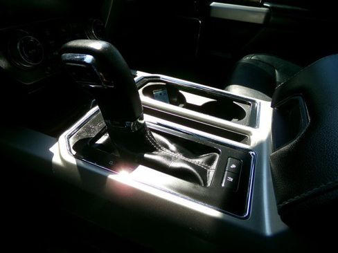 Used 2020 Ford F150 Lariat w/ Equipment Group 502A Luxury AWD/4WD image 19