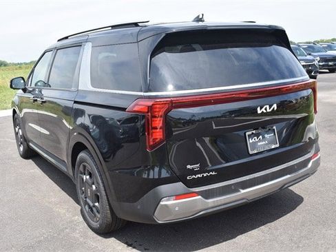 New 2026 Kia Carnival SX image 5