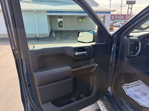 Used 2021 Chevrolet Silverado 1500 LT w/ Z71 Off-Road Package AWD/4WD image 7
