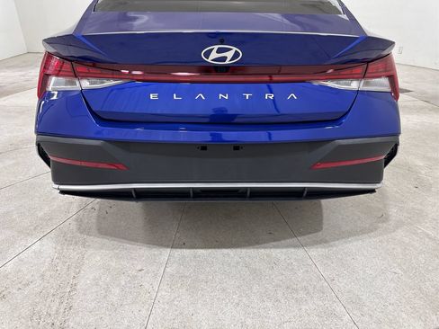 Used 2025 Hyundai Elantra SEL FWD image 25