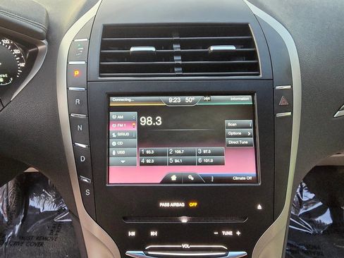 Used 2016 Lincoln MKZ image 37