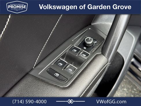 Used 2023 Volkswagen Tiguan SE w/ Panoramic Sunroof Package FWD image 14