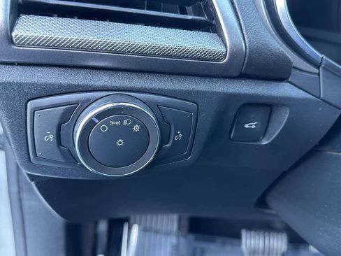 Used 2020 Ford Fusion SE image 29