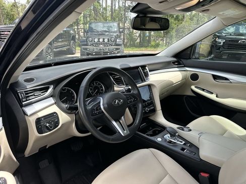 Used 2020 INFINITI QX50 Luxe w/ Navigation Package FWD image 10