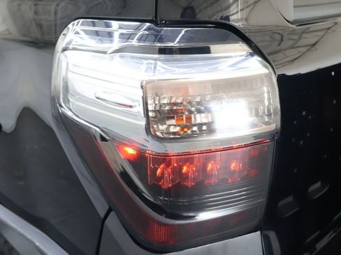 Used 2020 Toyota 4Runner TRD Off-Road Premium w/ Moonroof Package AWD/4WD image 28