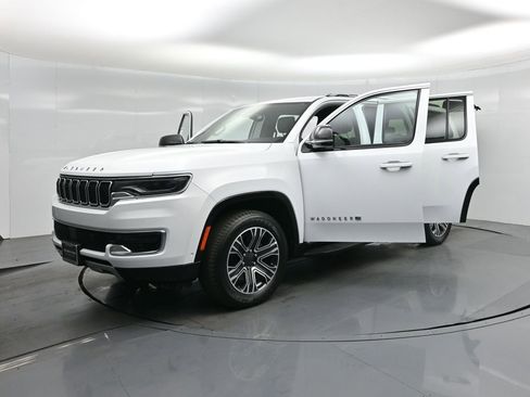 Used 2024 Jeep Wagoneer Series II w/ Flexible Seating Group image 35