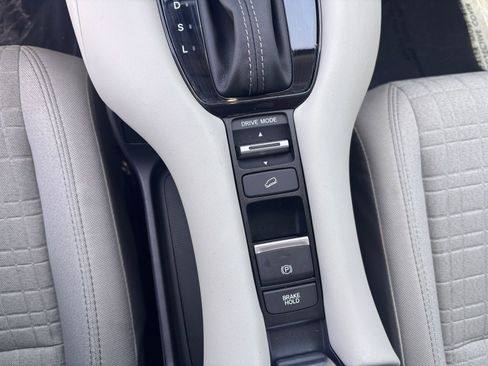 Certified 2025 Honda HR-V LX image 30