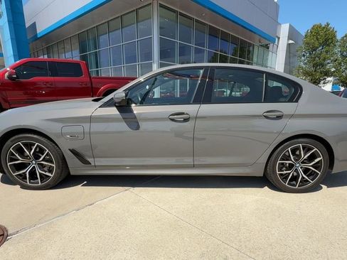 Used 2022 BMW 530e xDrive w/ Premium Package AWD/4WD image 5