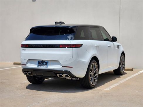 New 2025 Land Rover Range Rover Sport Dynamic SE image 4