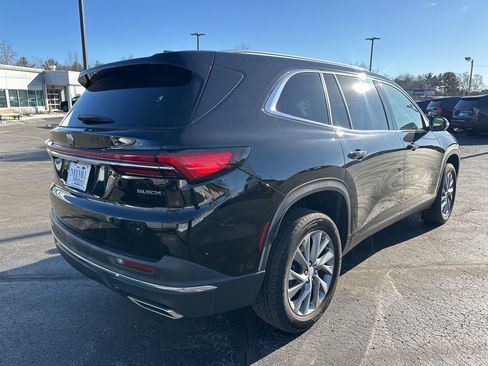 Used 2025 Buick Enclave Preferred image 3