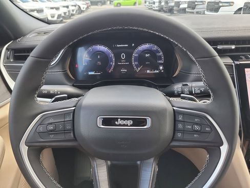 New 2025 Jeep Grand Cherokee Limited image 29