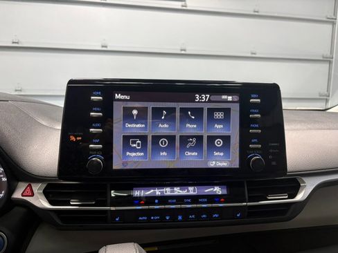 Used 2021 Toyota Sienna XLE image 16