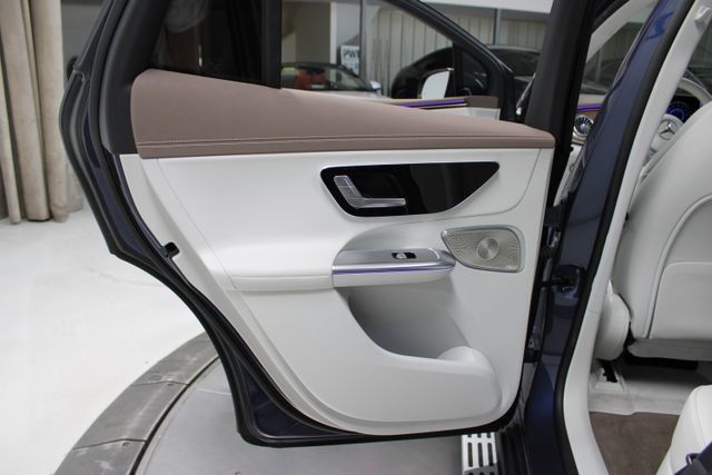 Used 2023 Mercedes-Benz EQE 350+ SUV w/ Exclusive Trim Package image 23