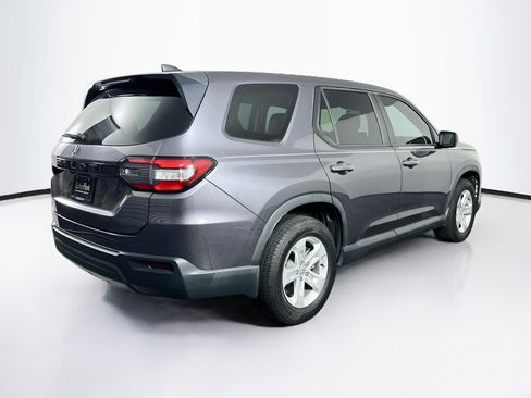 Used 2023 Honda Pilot LX image 9