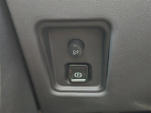 Certified 2024 Chevrolet Corvette Stingray w/ Z51 Performance Package image 33