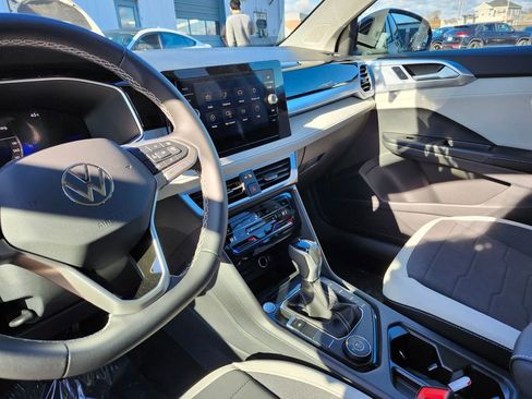 New 2026 Volkswagen Taos SE image 7