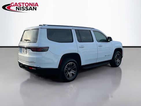 Used 2024 Jeep Wagoneer Series II w/ Flexible Seating Group image 9