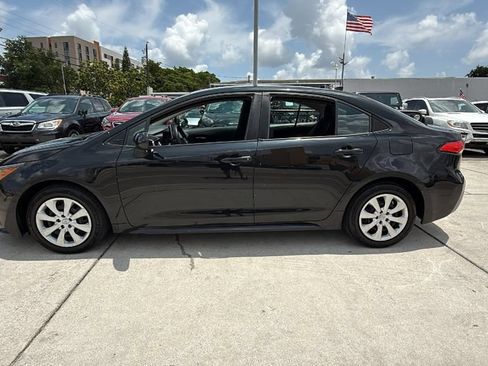 Used 2020 Toyota Corolla LE FWD image 11