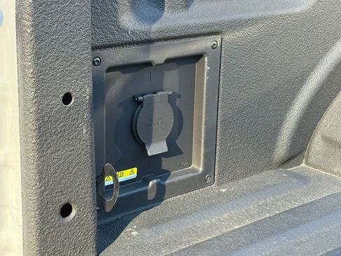 Used 2022 Ford F150 XLT w/ Equipment Group 302A High image 17