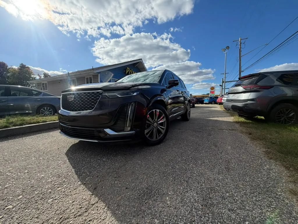 Used 2021 Cadillac XT6 Premium Luxury AWD/4WD image 2