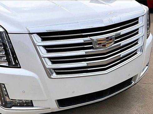 Used 2019 Cadillac Escalade Platinum image 31