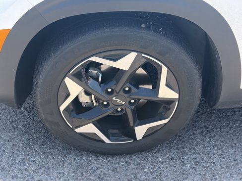 Certified 2024 Kia Seltos EX FWD image 6