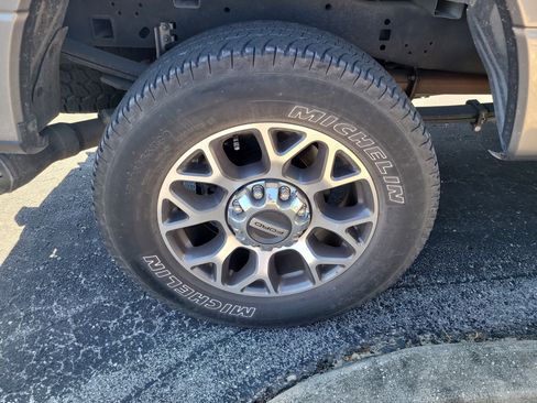 Used 2022 Ford F250 Lariat w/ Lariat Ultimate Package AWD/4WD image 8