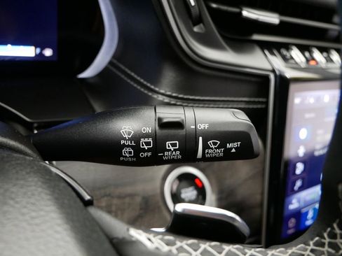 Certified 2023 Jeep Grand Cherokee Limited image 31