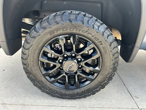 Used 2025 Chevrolet Silverado 2500 LTZ w/ Trail Boss Package AWD/4WD image 36