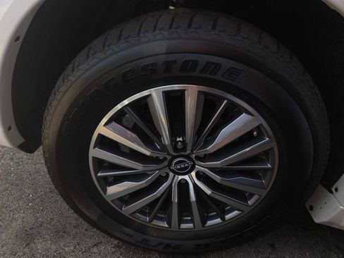 Used 2024 Nissan Armada SL w/ Captain's Chairs Package image 8