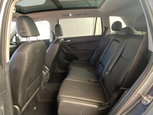 Used 2018 Volkswagen Tiguan SEL AWD/4WD image 16